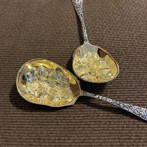 Serving spoons